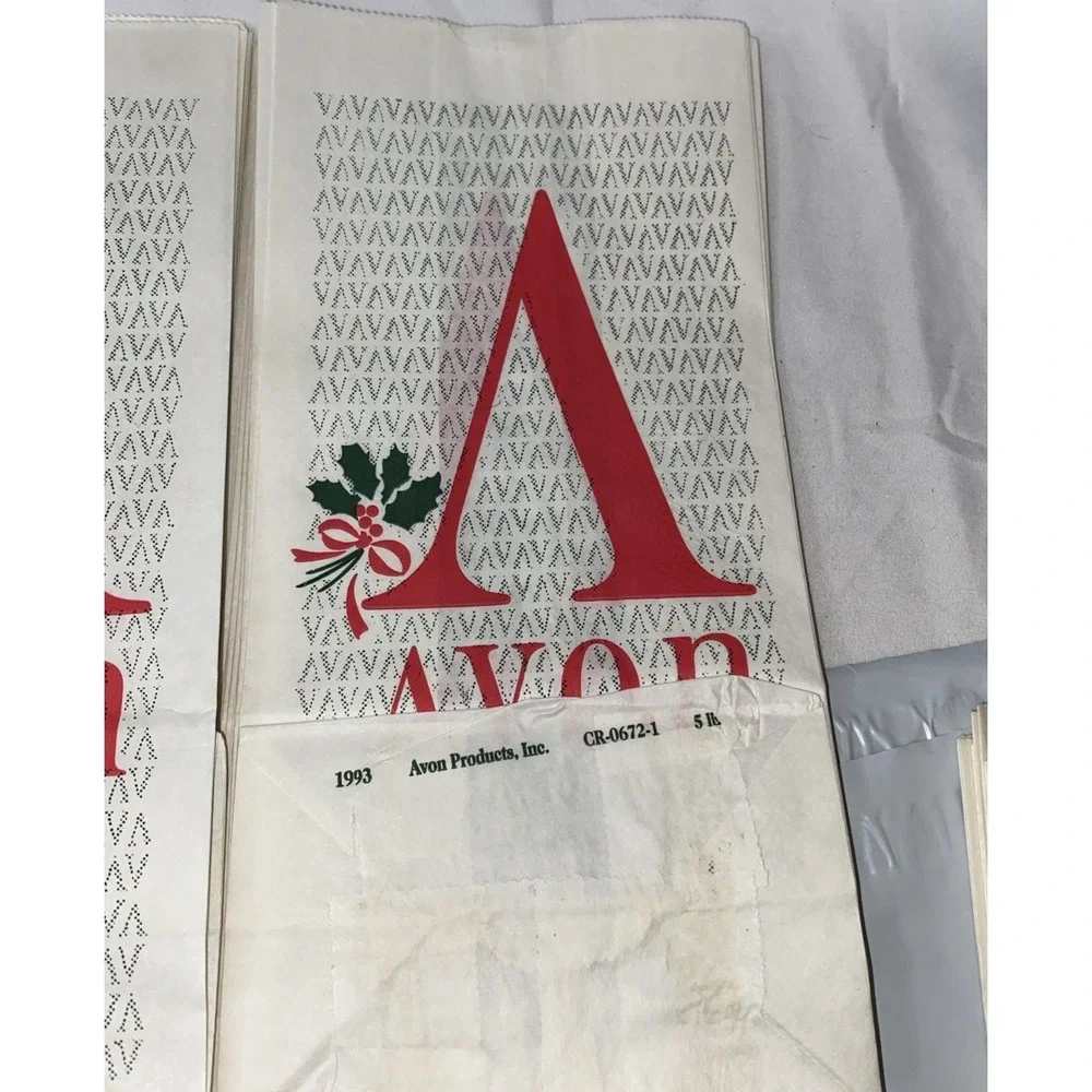 25 Vintage Avon 1993 Christmas Paper Bags 11 X 5.5 Inches. Read Description